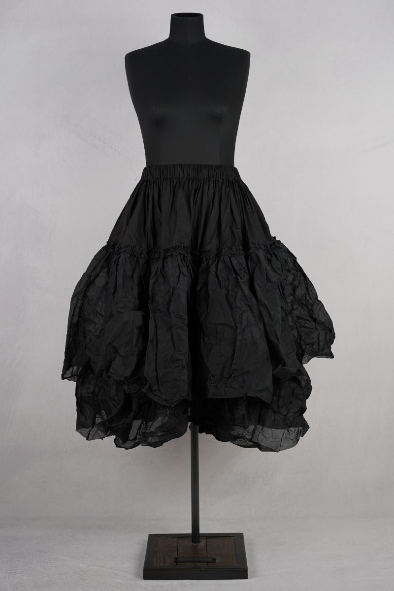 dogstar-camelia-petticoat-black-abby-maud-face-pied.jpg dogstar camelia petticoat black abby maud face pied