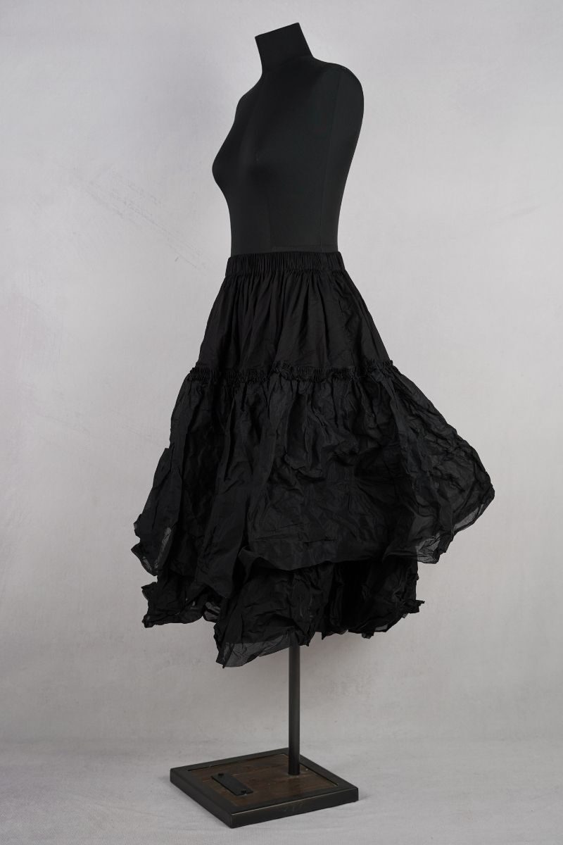 dogstar-camelia-petticoat-black-abby-maud-profil-pied.jpg dogstar camelia petticoat black abby maud profil pied