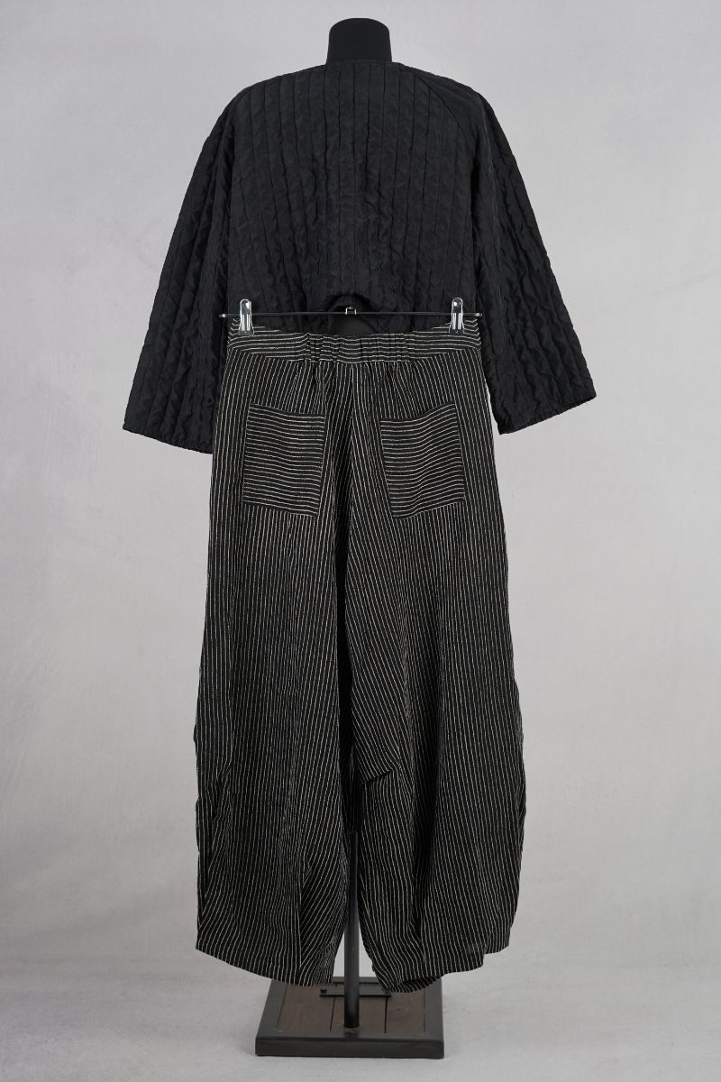 dogstar-ember-tuck-pants-black-abby-maud-dos-pied.jpg dogstar ember tuck pants black abby maud dos pied