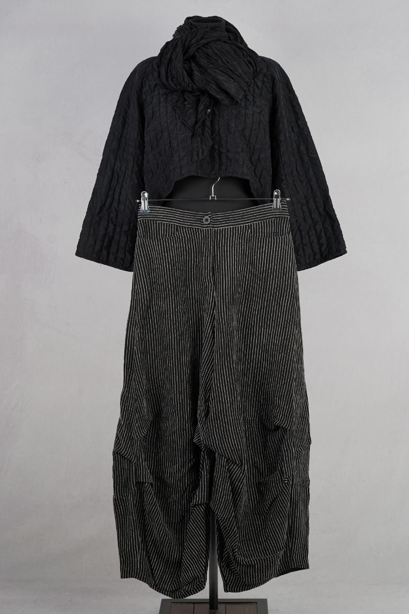 dogstar-ember-tuck-pants-black-abby-maud-face.jpg dogstar ember tuck pants black abby maud face