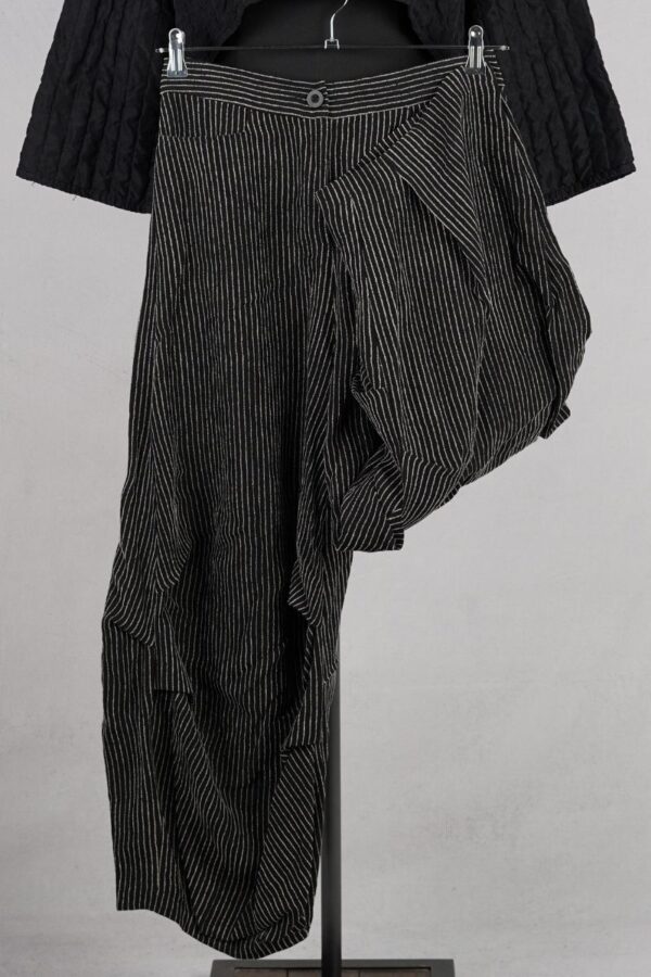 dogstar ember tuck pants black abby maud face jambe