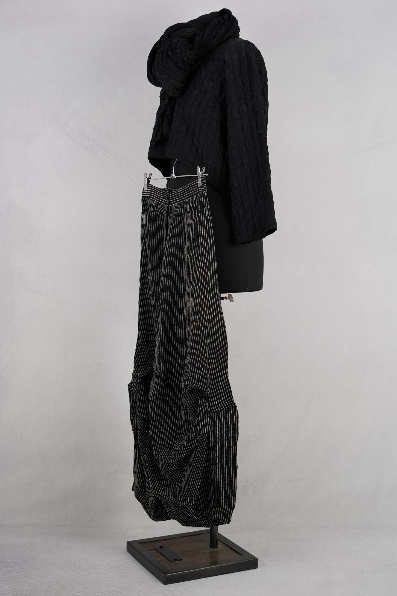 dogstar-ember-tuck-pants-black-abby-maud-profil.jpg dogstar ember tuck pants black abby maud profil