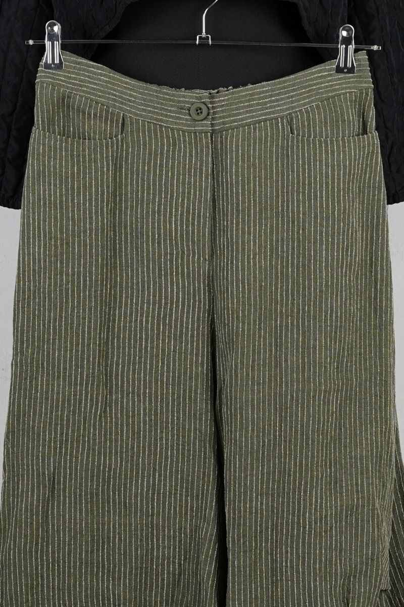 dogstar-ember-tuck-pants-moss-abby-maud-face-haut.jpg dogstar ember tuck pants moss abby maud face haut