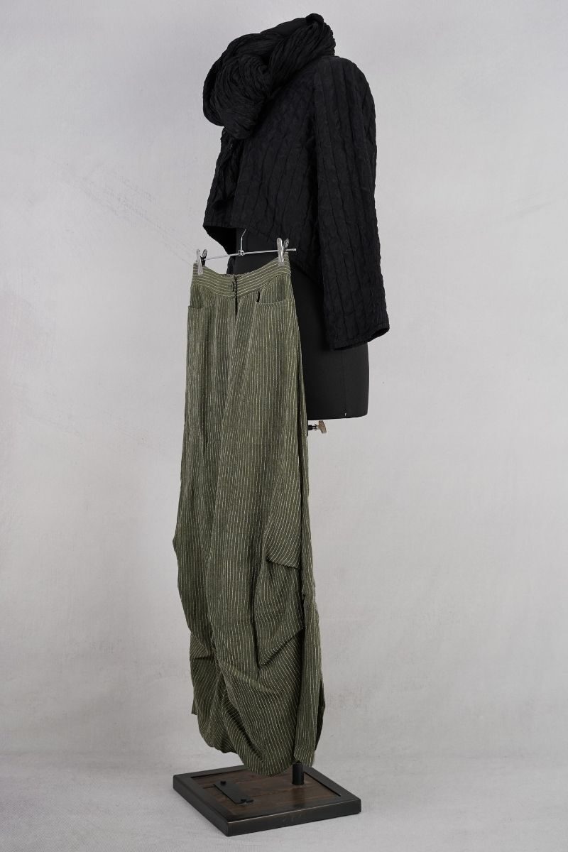 dogstar-ember-tuck-pants-moss-abby-maud-profil-pied.jpg dogstar ember tuck pants moss abby maud profil pied