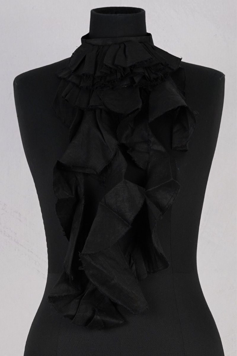 dogstar-sabi-frill-black-abby-maud-face-zoom.jpg dogstar sabi frill black abby maud face zoom