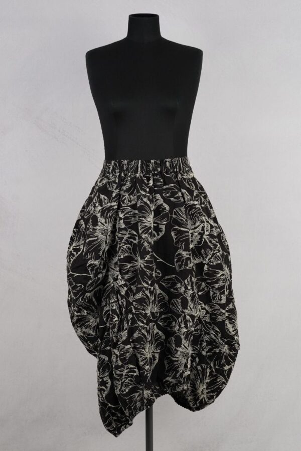 dogstar sazanka balloon skirt black abby maud face