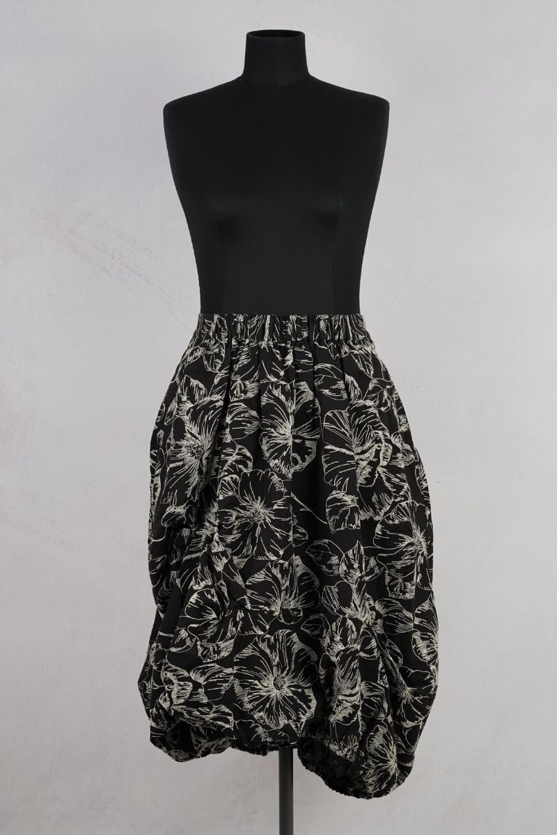 dogstar-sazanka-balloon-skirt-black-abby-maud-face-attache.jpg dogstar sazanka balloon skirt black abby maud face attache