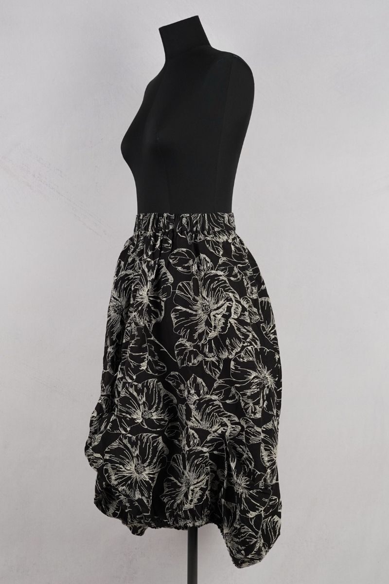 dogstar-sazanka-balloon-skirt-black-abby-maud-profil.jpg dogstar sazanka balloon skirt black abby maud profil
