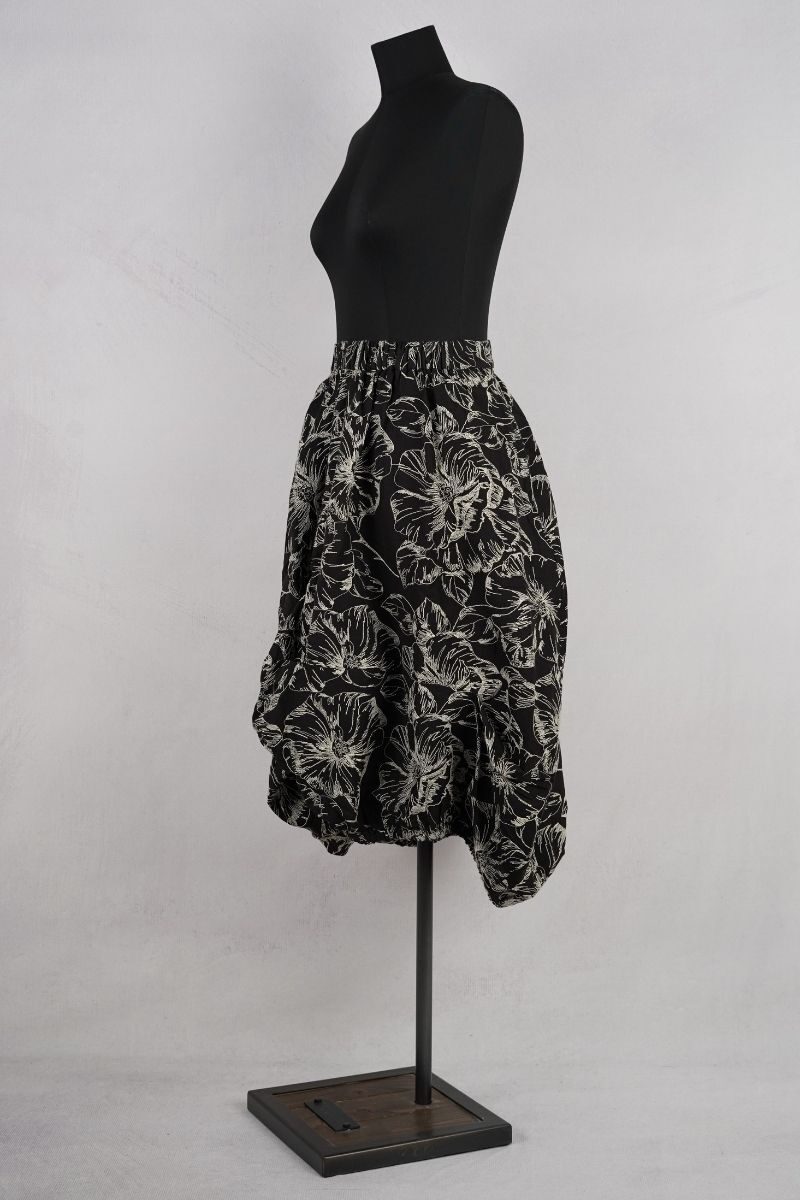 dogstar-sazanka-balloon-skirt-black-abby-maud-profil-pied.jpg dogstar sazanka balloon skirt black abby maud profil pied