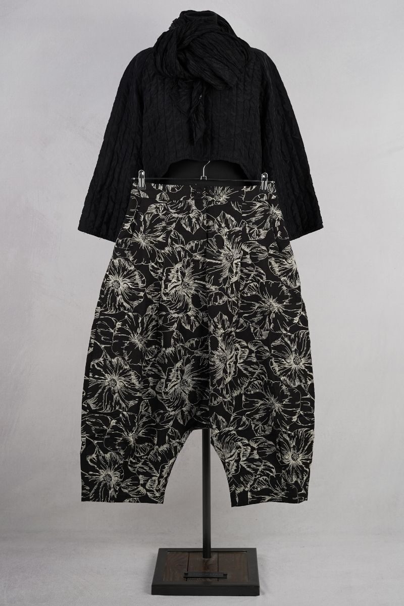 dogstar-sazanka-low-pants-black-abby-maud-face-pied.jpg dogstar sazanka low pants black abby maud face pied