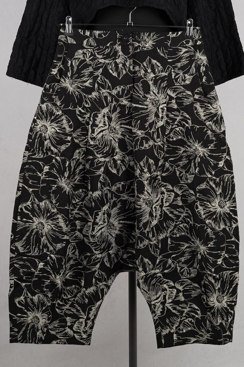 dogstar-sazanka-low-pants-black-abby-maud-face-zoom.jpg dogstar sazanka low pants black abby maud face zoom
