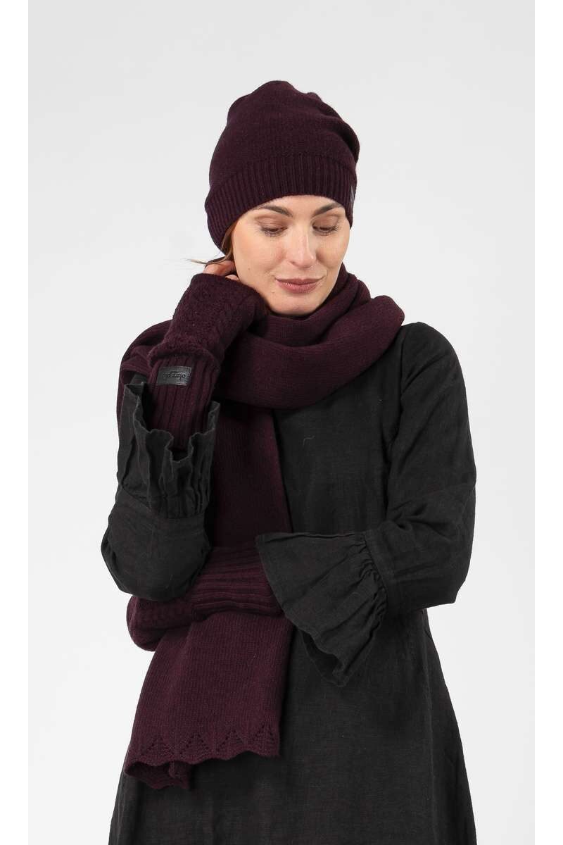 olars-ulla-asta-bonnet-sleeves-mitaines-purple-solo-echarpe-abby-maud.jpg olars ulla asta bonnet sleeves mitaines purple solo echarpe abby maud