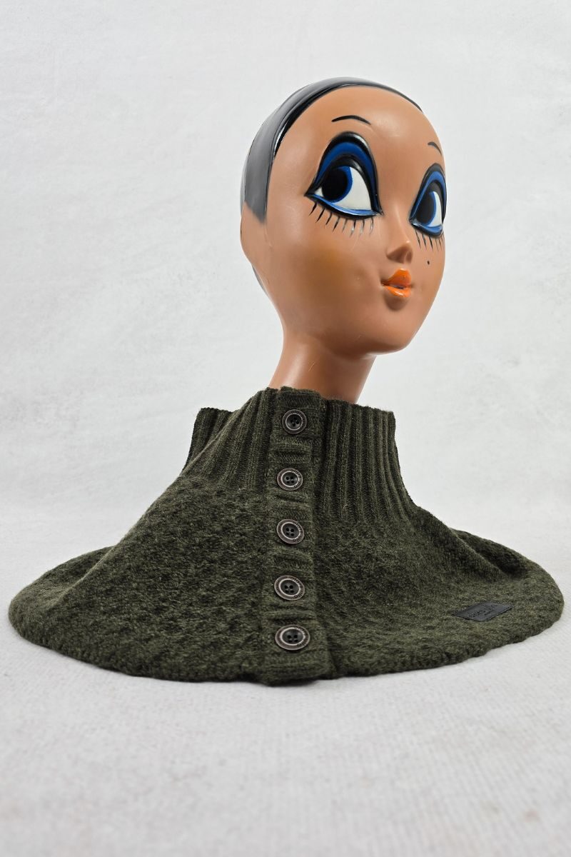 olars ulla col collar green face 1