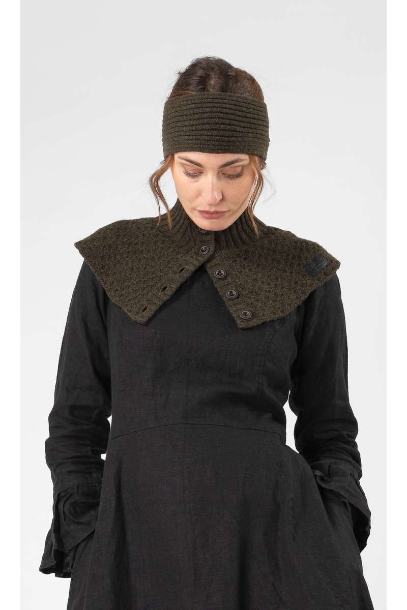 olars-ulla-collar-col-green-abby-maud-1-1.jpg olars ulla collar col green abby maud 1 1