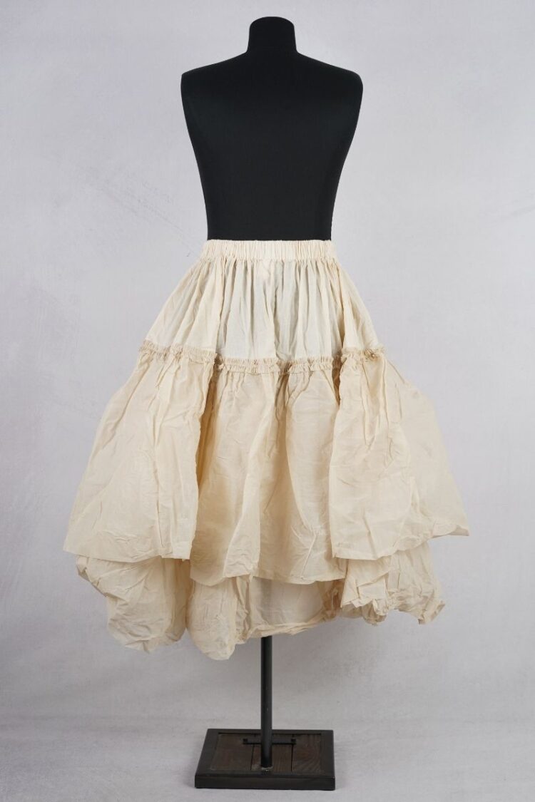 dogstar-camelia-petticoat-natural-abby-maud-dos-pied.jpg dogstar camelia petticoat natural abby maud dos pied
