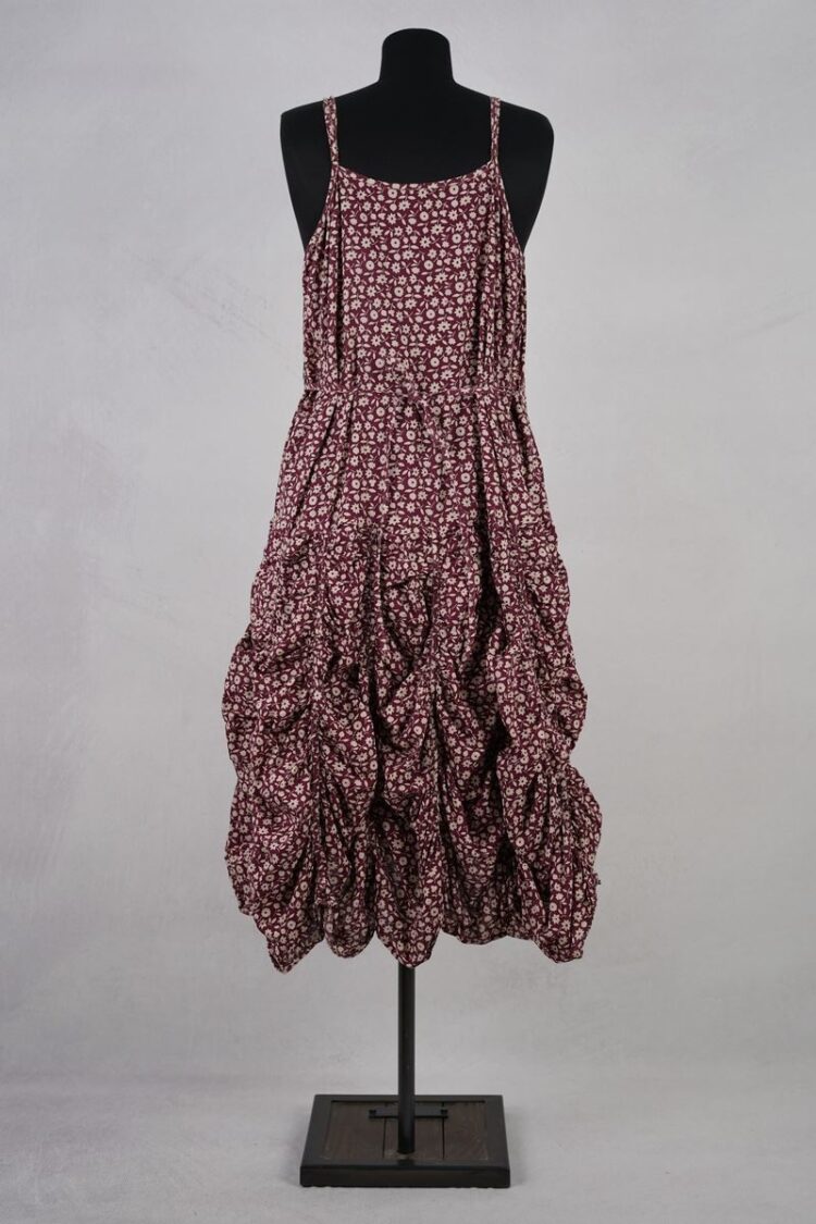 krista larson designs robe low rouched slip merlot floral abby maud dos attache pied krista larson designs robe low rouched slip merlot floral abby maud dos attache pied