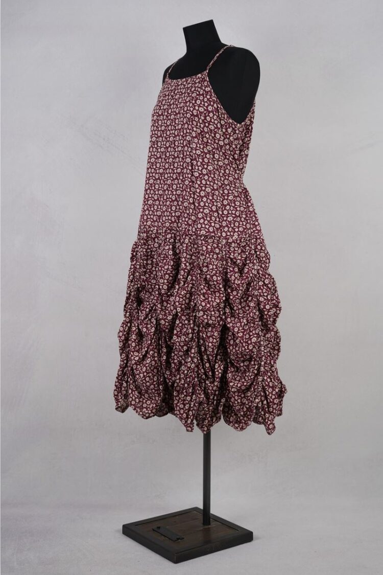 krista larson designs robe low rouched slip merlot floral abby maud profil attache en pied krista larson designs robe low rouched slip merlot floral abby maud profil attache en pied