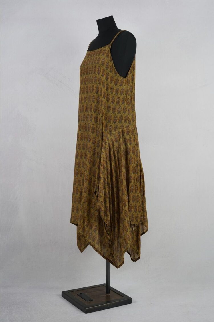 krista larson long pinwheel slip peacok peanut silk abby maud profil 1 krista larson long pinwheel slip peacok peanut silk abby maud profil 1