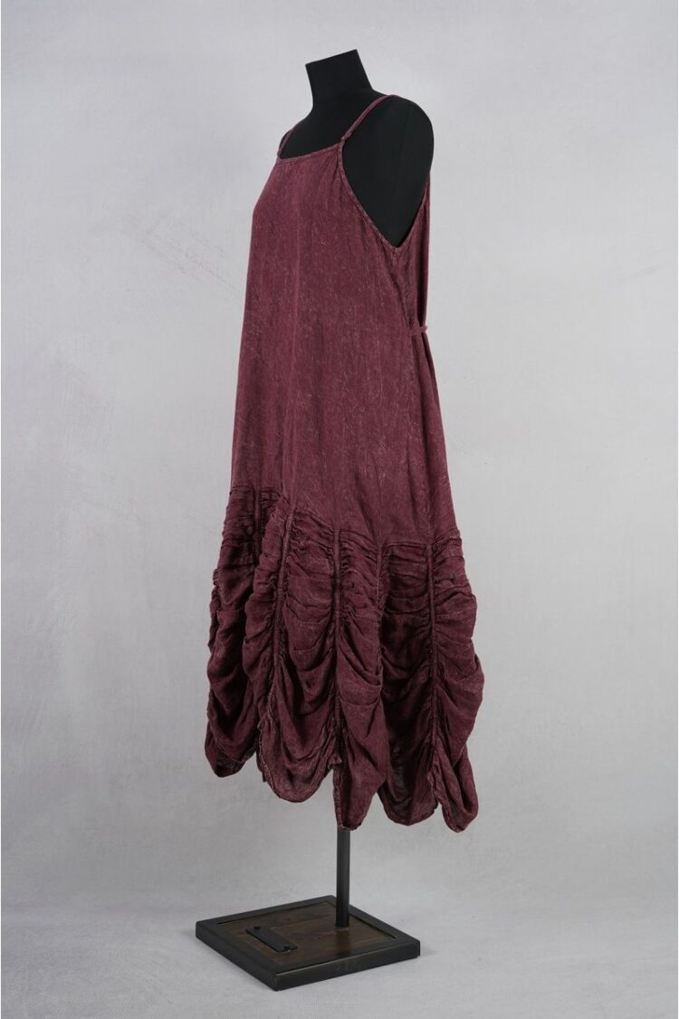 krista larson low rouched slip linen garnet abby maud profil 2 krista larson low rouched slip linen garnet abby maud profil 2