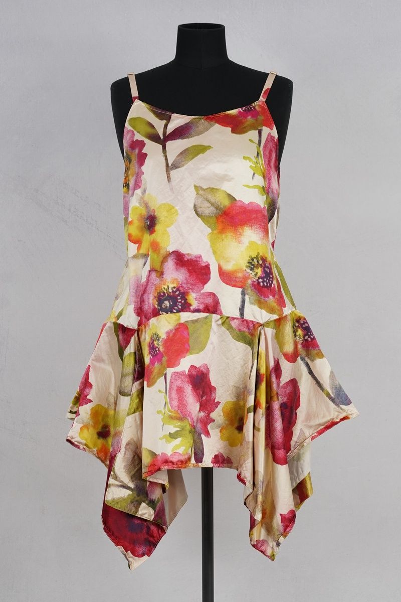 krista larson short pinwheel floral silk abby maud face 3 krista larson short pinwheel floral silk abby maud face 3