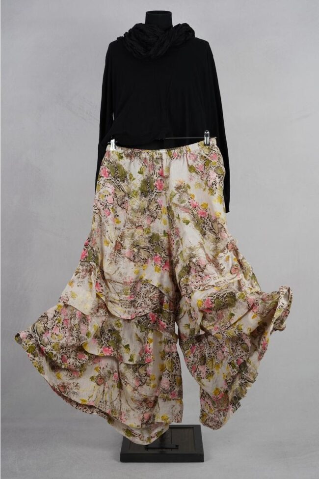 krista-larson-stormy-pants-lien-bouquet-abby-maud-face-zoom krista larson stormy pants lien bouquet abby maud face zoom